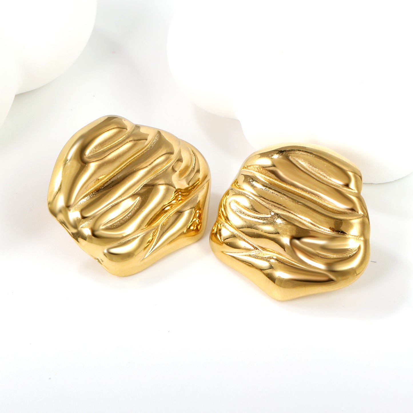 Pendientes Esculpidos en Oro | Bañado en Oro 18K